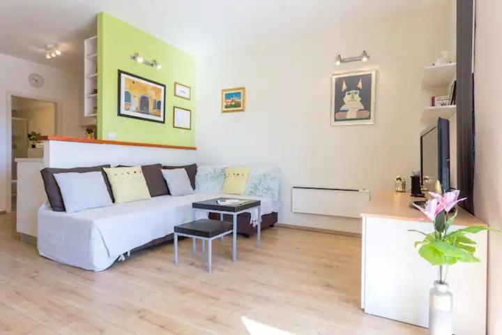 Helena Apartman *
